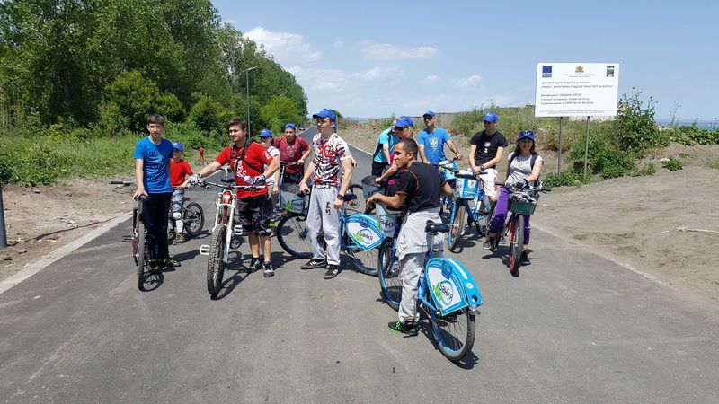 Ентусиасти изпитаха новата велоалея до Сарафово (Снимки) - E-Burgas.com